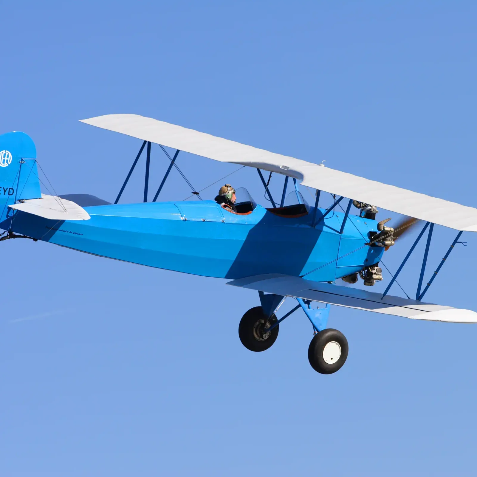 Consolidated Fleet 2 en vuelo